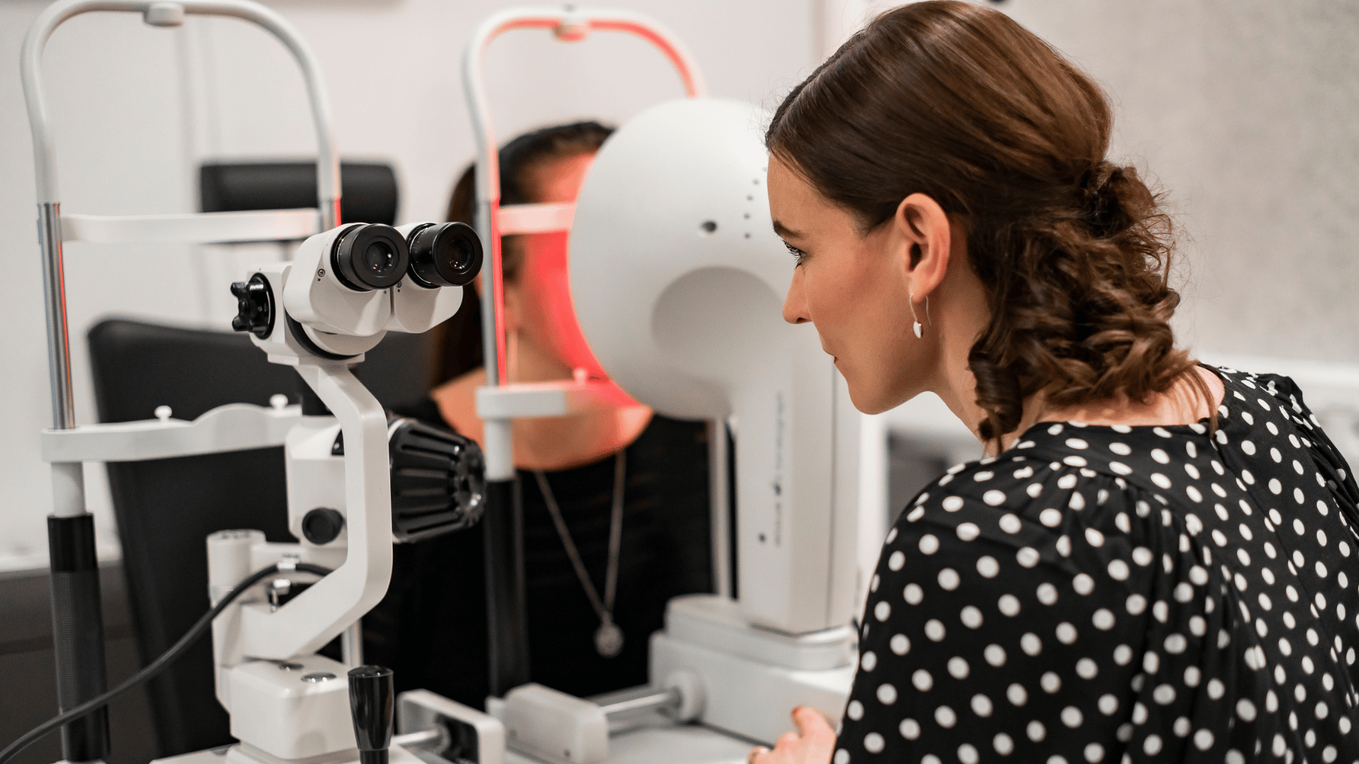 optik-schuett-ludwigsburg-optiker-hoergeraete-optometrische-keratograph-kontaktlinsenanpassung-traenenfilmanalyse